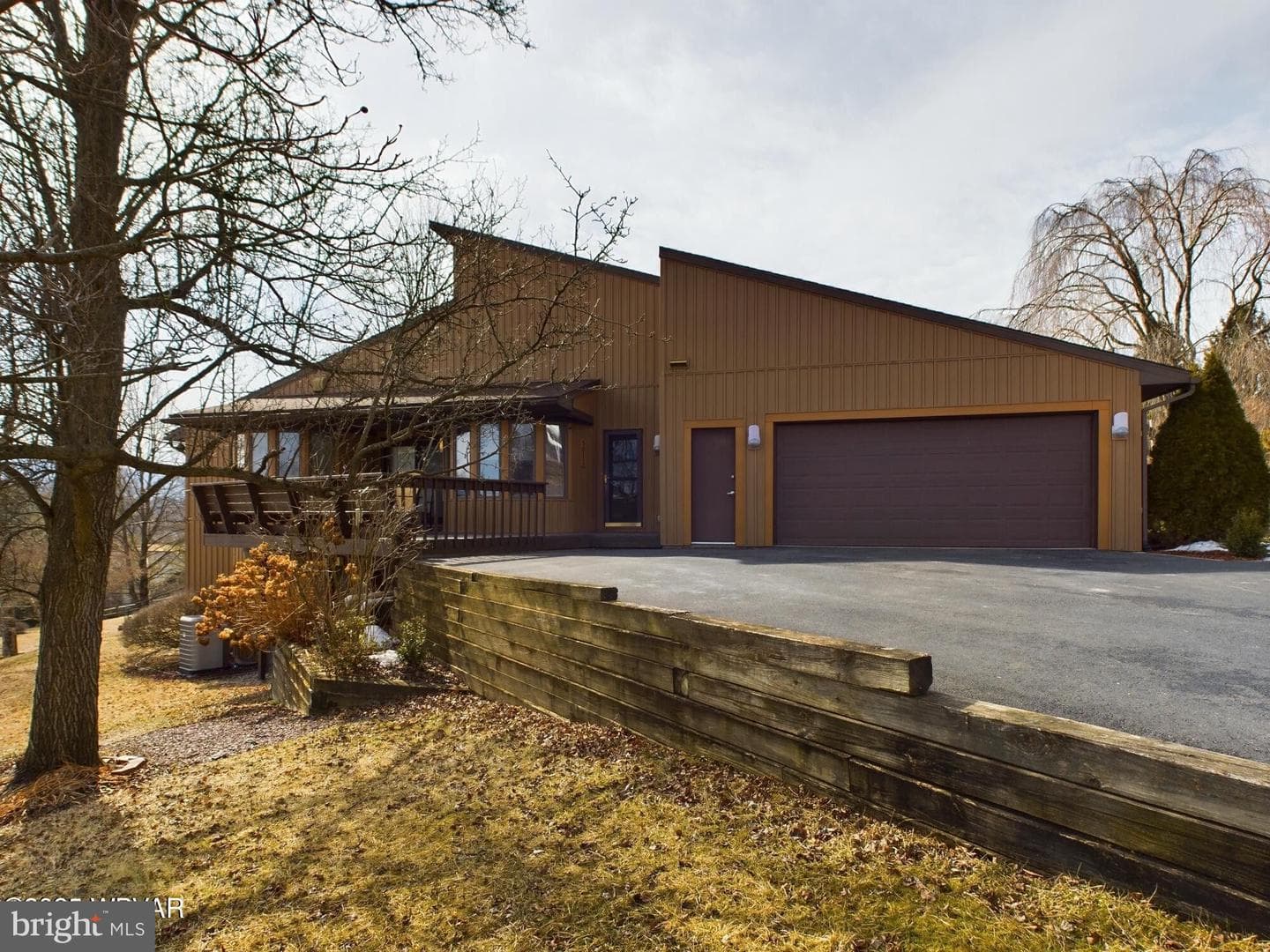 3012 Mountain Crescent