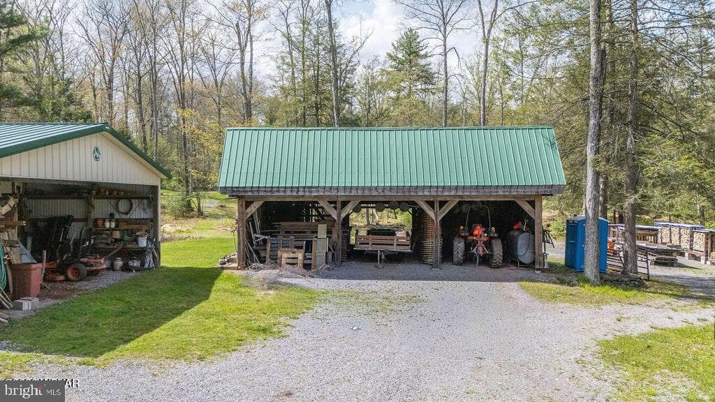2270 Pine Tree Road photo 18