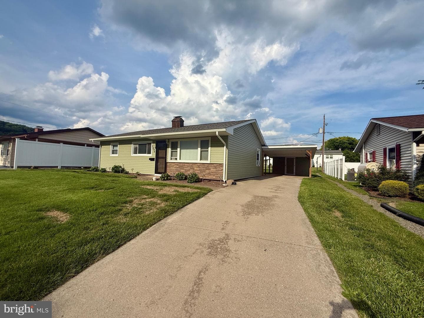 1434 Country Club Lane photo 3