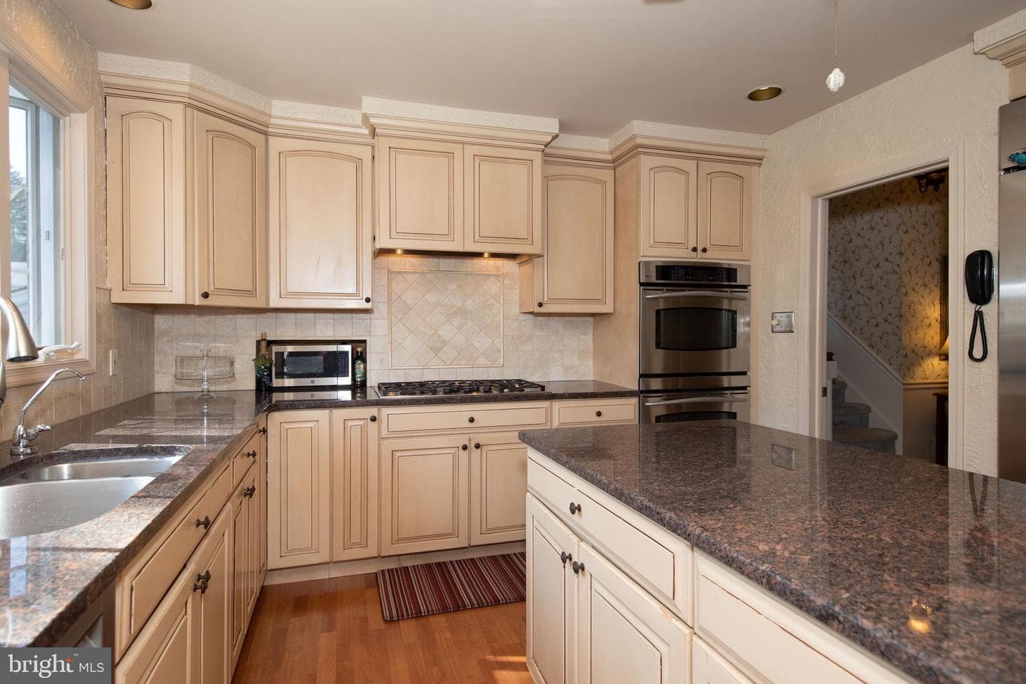 1025 Larch Circle photo 11