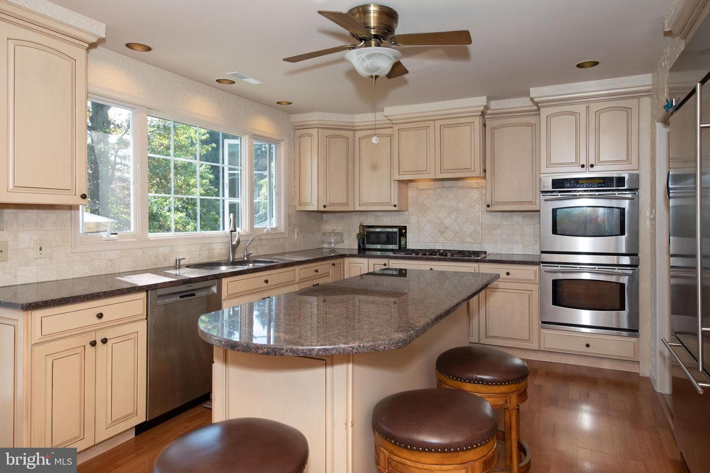 1025 Larch Circle photo 12
