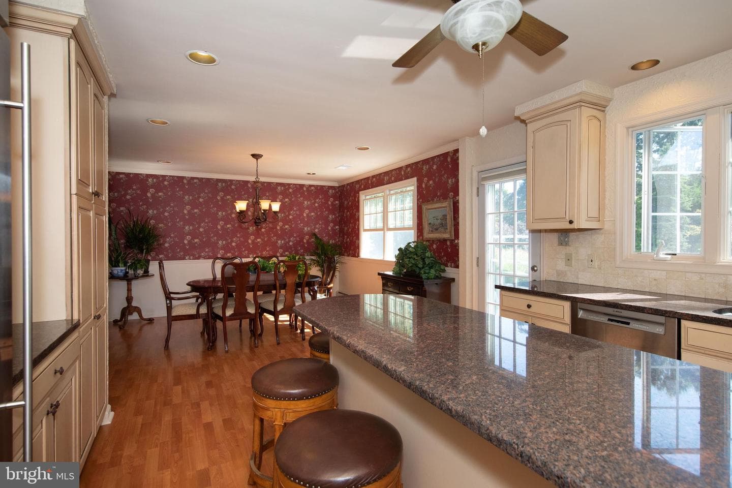 1025 Larch Circle photo 13