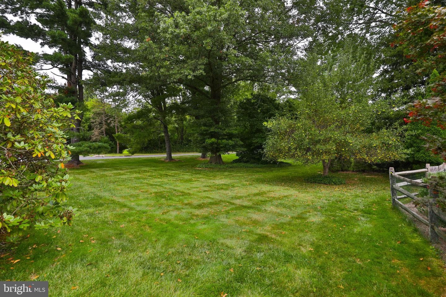 1025 Larch Circle photo 33