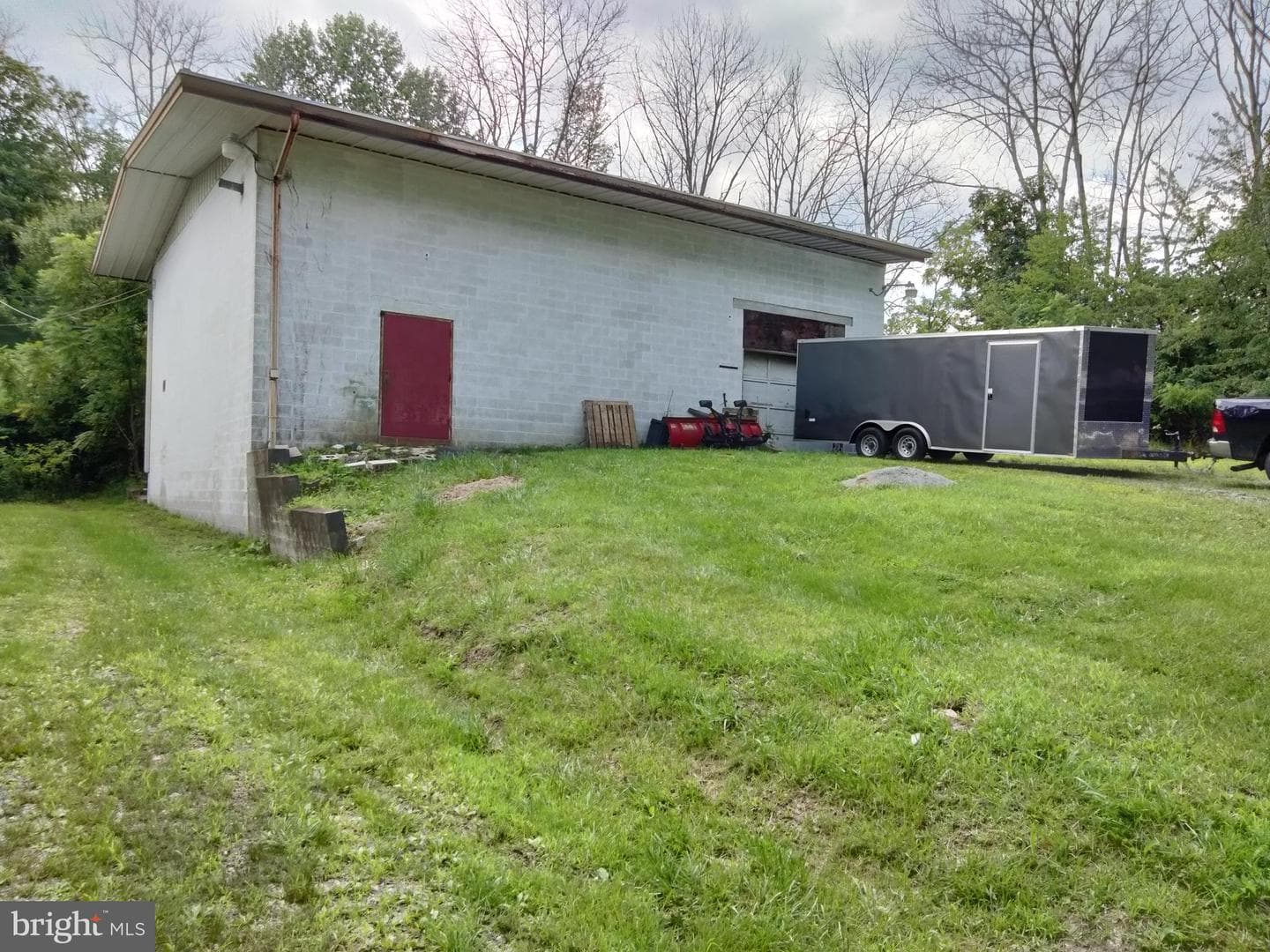 1001 Swinehart Road photo 4