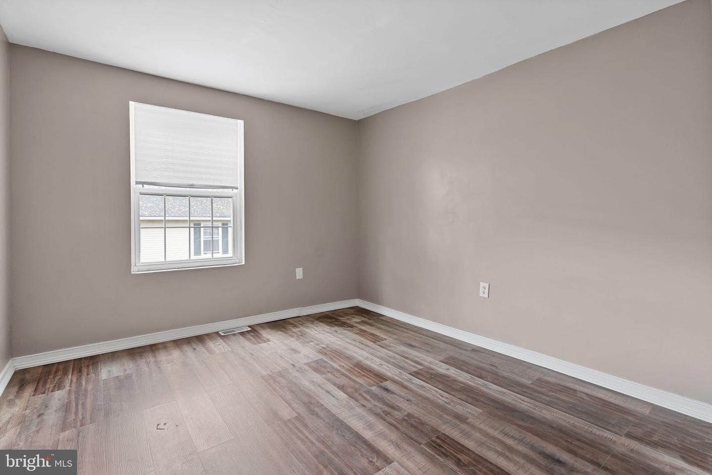 405 Middleton Pl photo 17