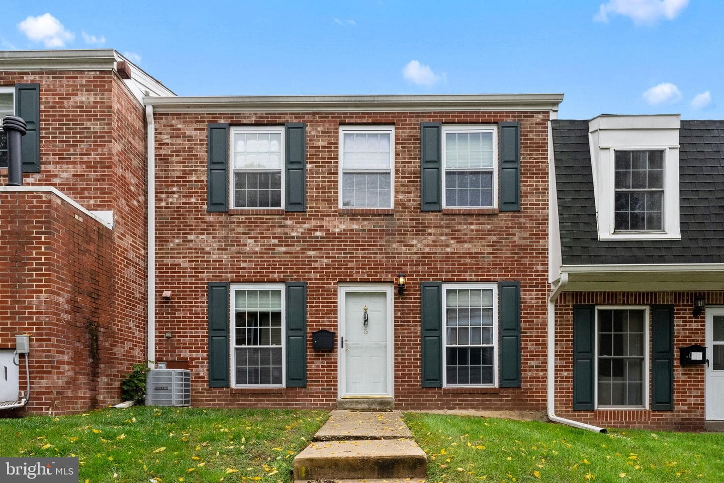 405 Middleton Pl photo 2