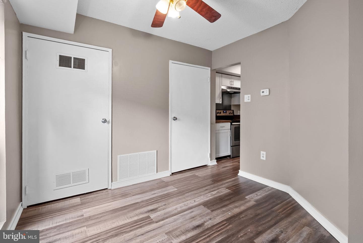 405 Middleton Pl photo 7