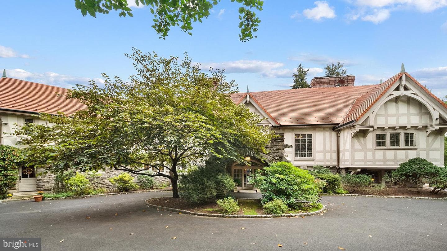 1717 Woodland Road, Abington