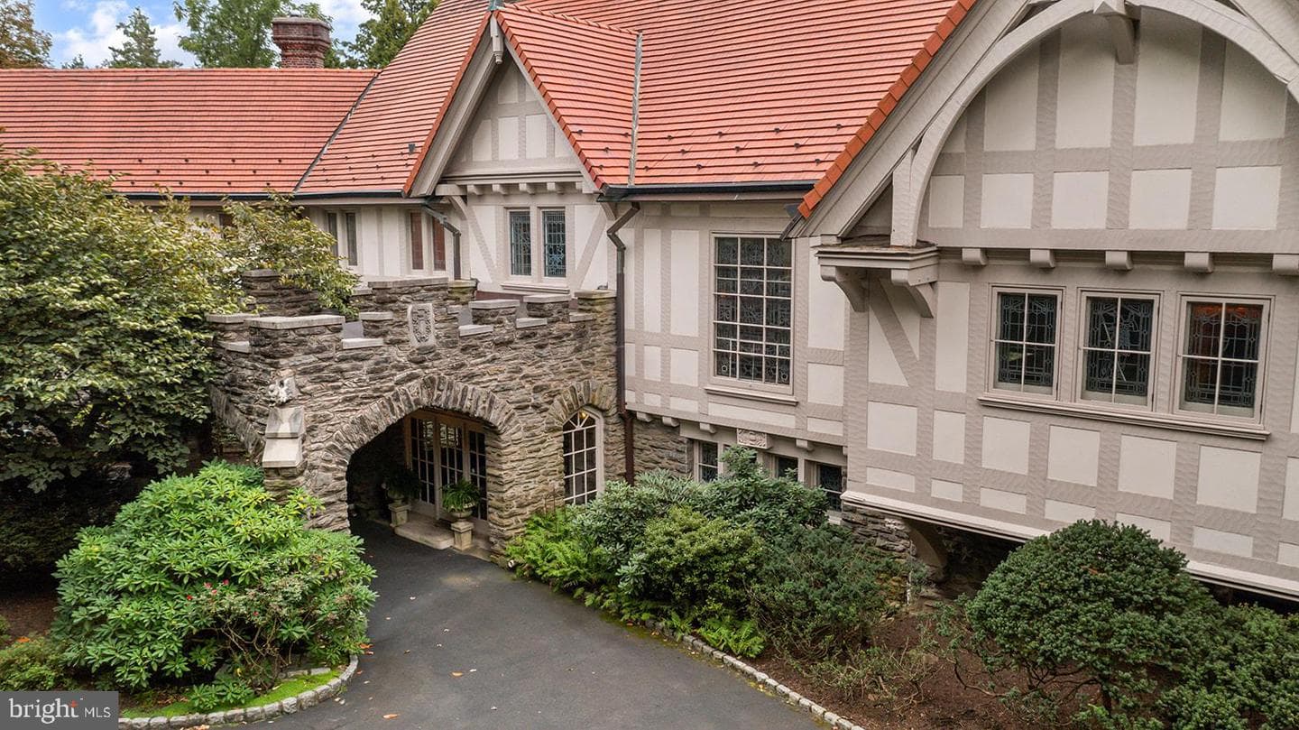 1717 Woodland Road, Abington