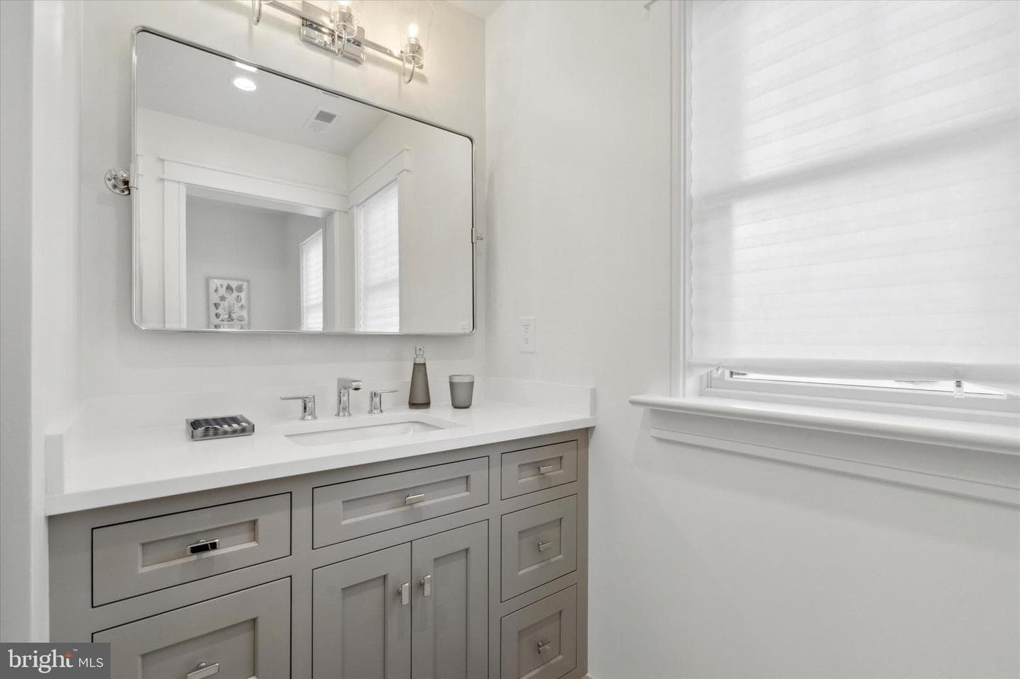 204 Iona Avenue photo 24