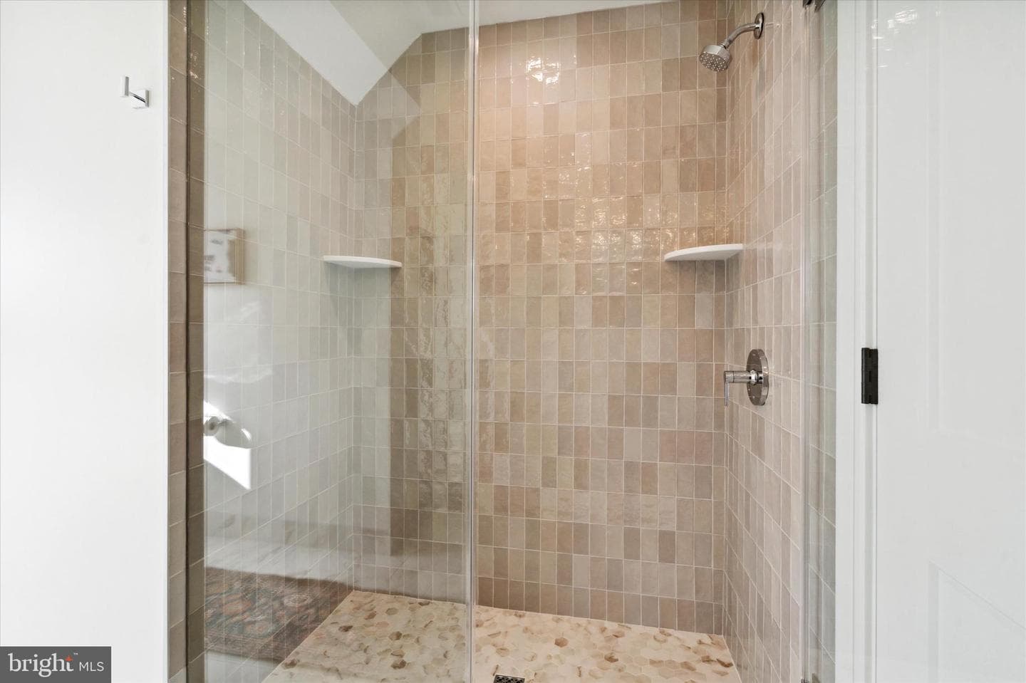 204 Iona Avenue photo 34