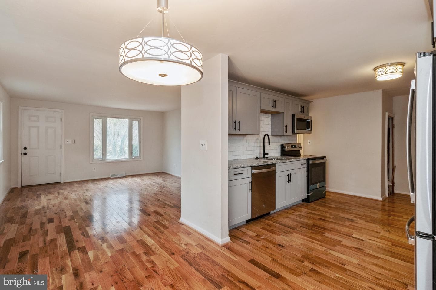 300 Girard Avenue photo 10