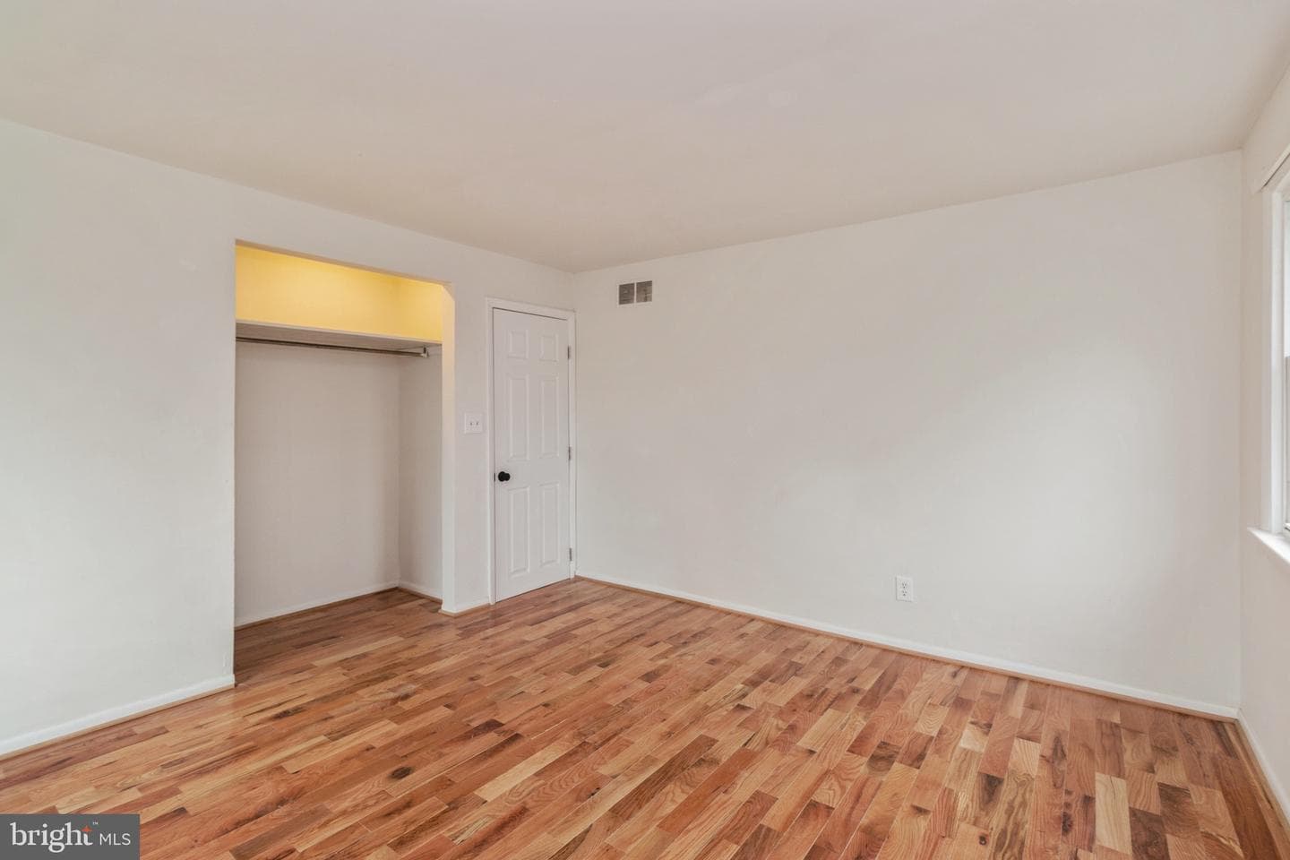 300 Girard Avenue photo 14