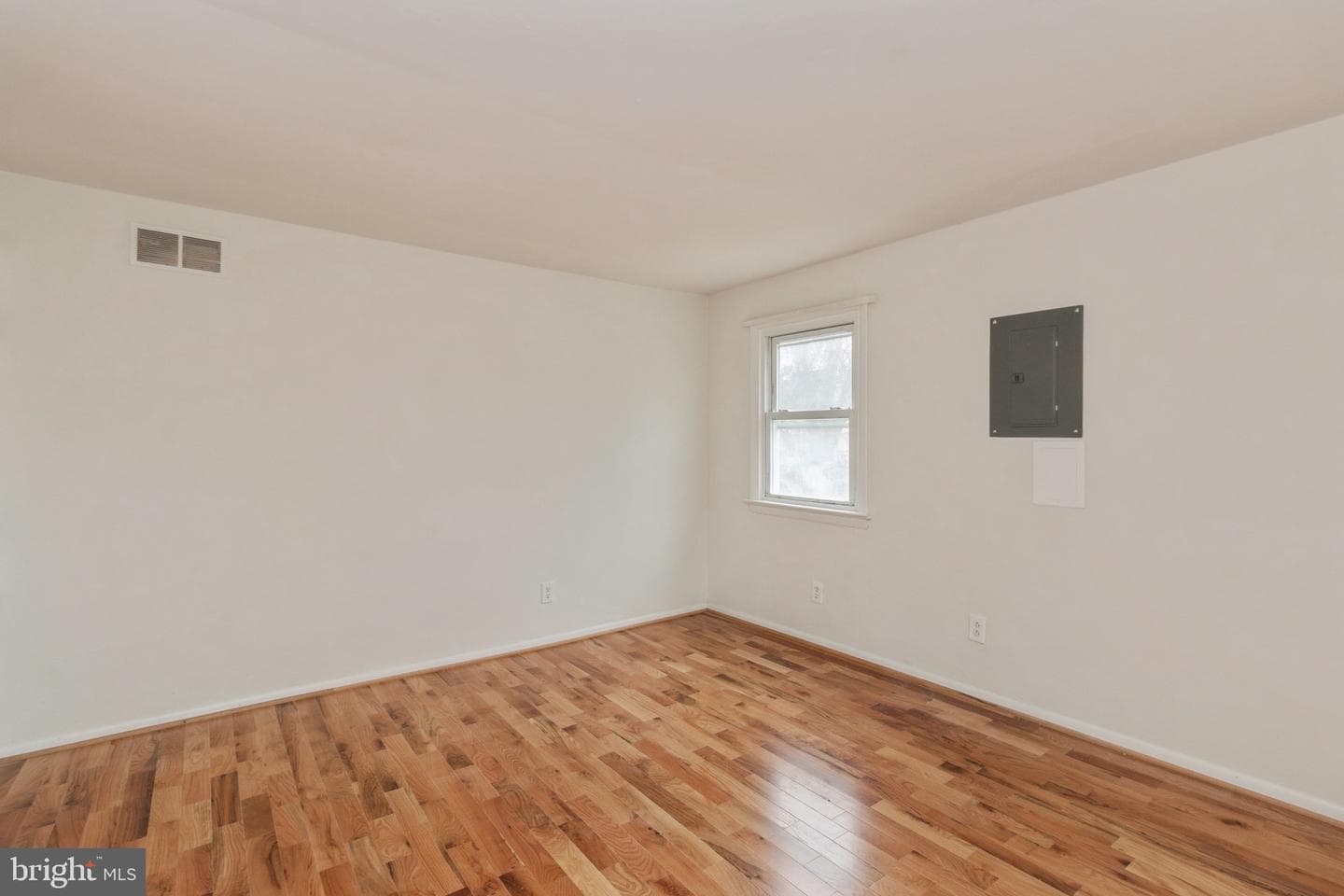300 Girard Avenue photo 15