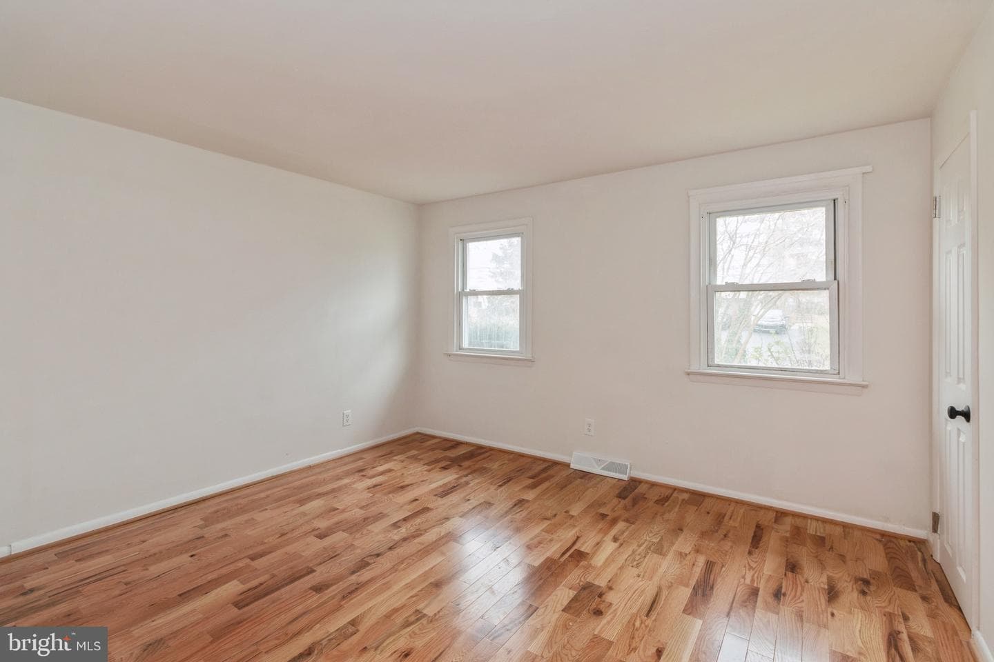 300 Girard Avenue photo 16