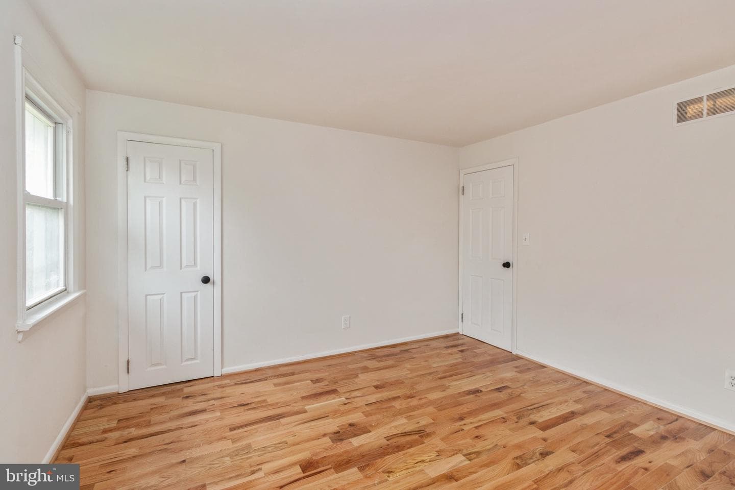 300 Girard Avenue photo 18