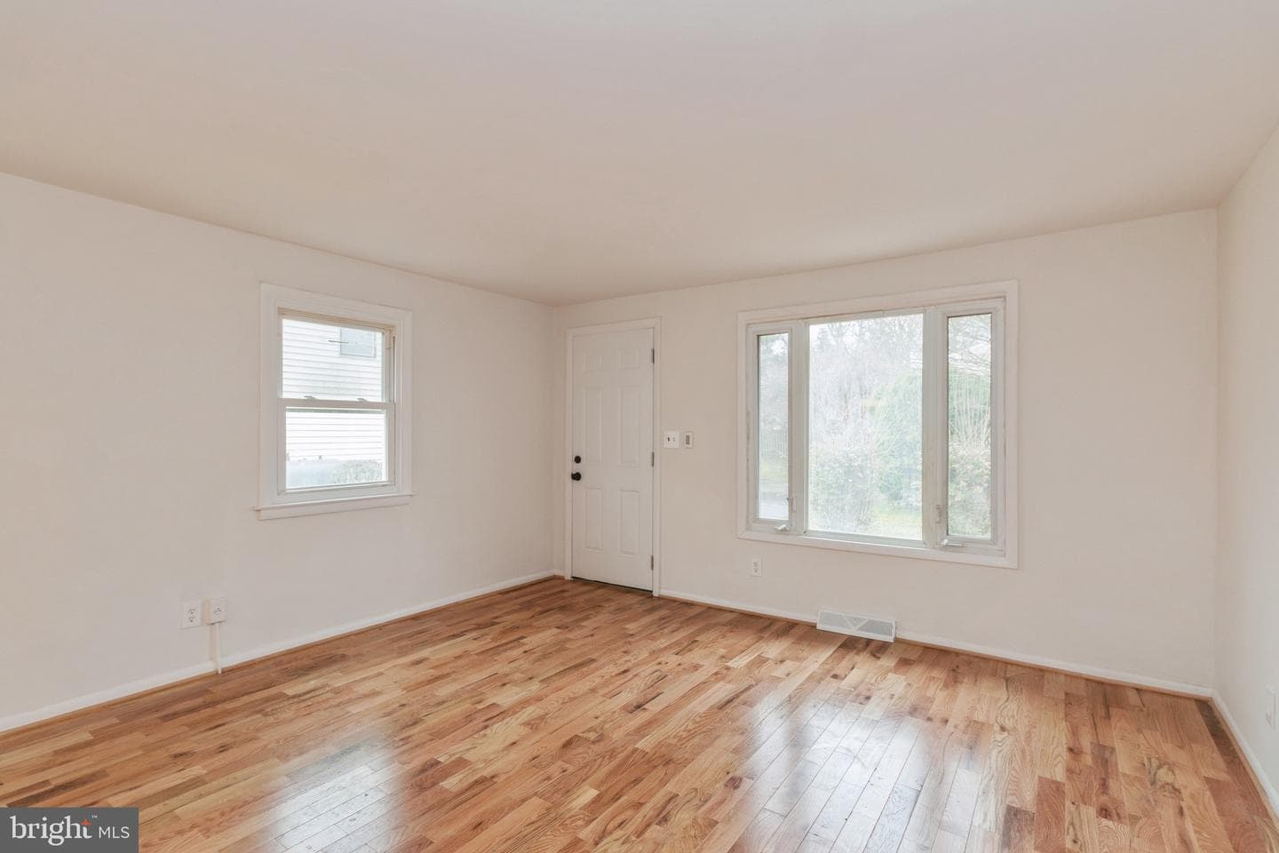 300 Girard Avenue photo 5