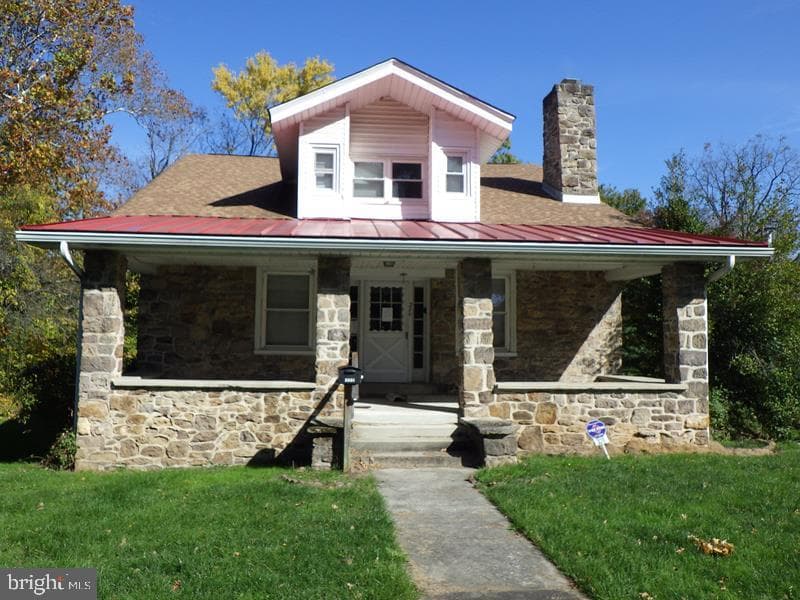 320 Francis Avenue photo 2