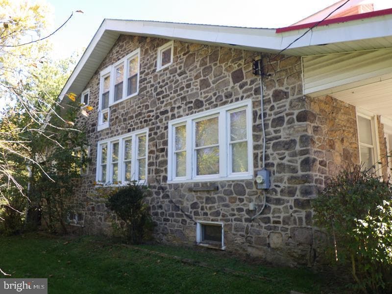320 Francis Avenue photo 3
