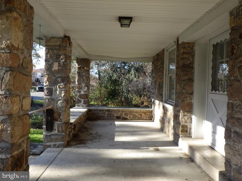 320 Francis Avenue photo 8