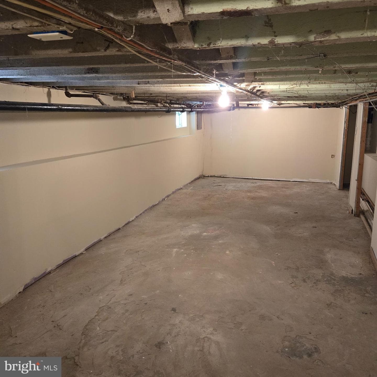 218 E Marshall Street photo 17