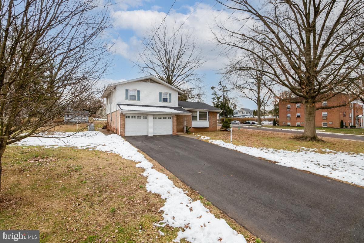 604 Oak Street photo 2