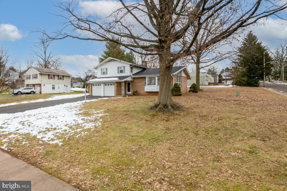 604 Oak Street photo 3