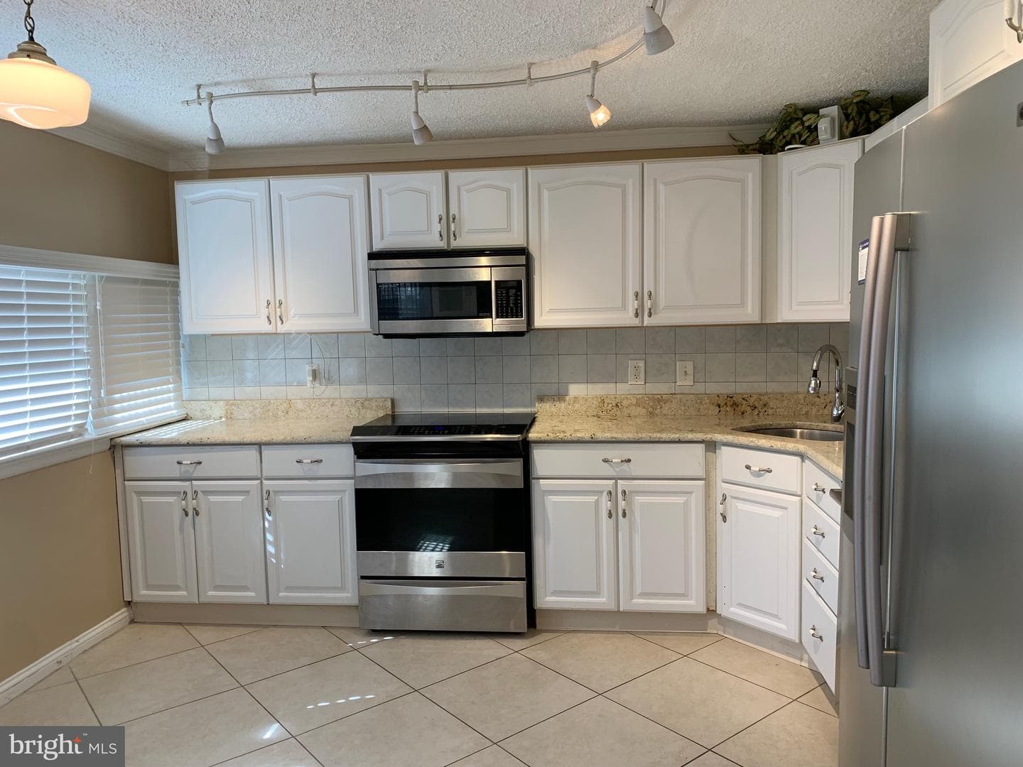 7917 Green Lane photo 14
