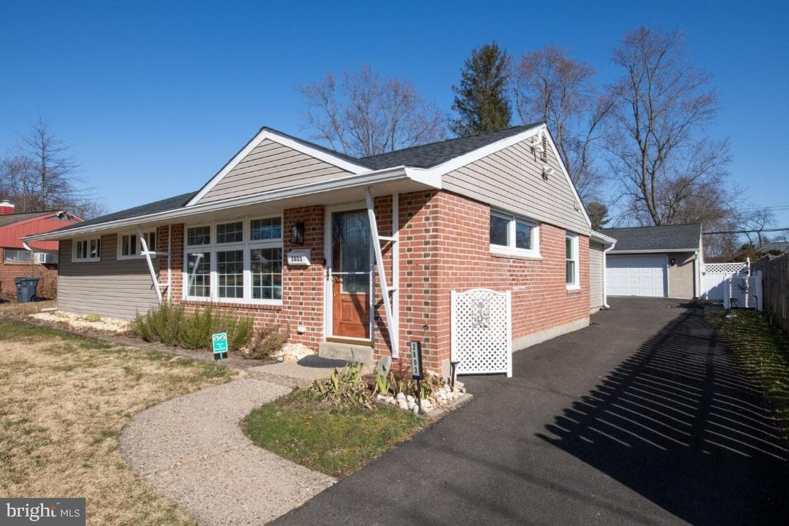 2803 Omega Place photo 2