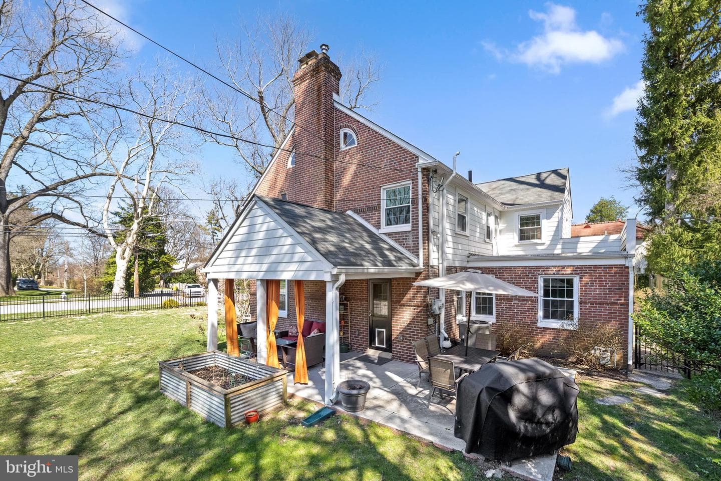 100 Overhill Road photo 2