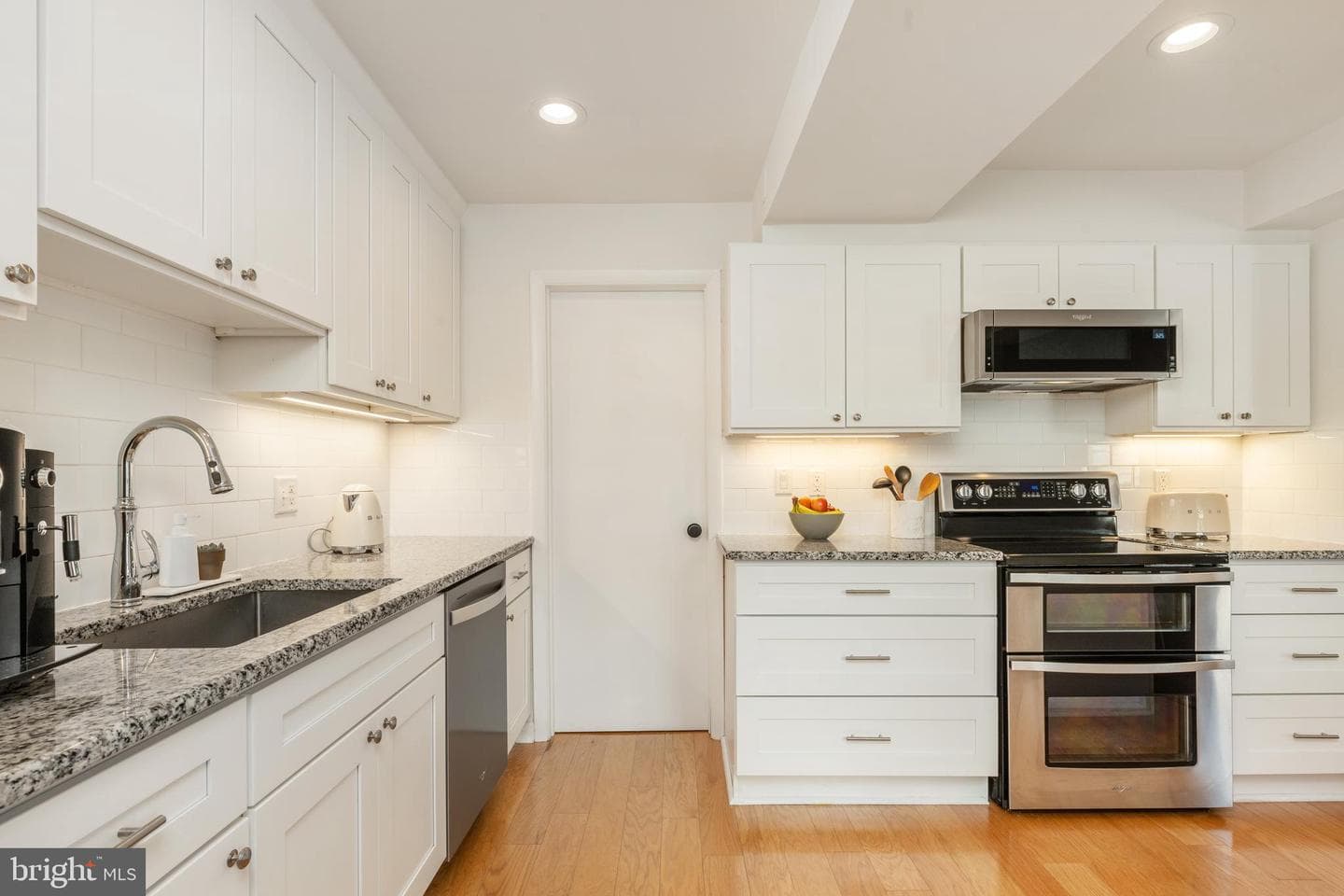 415 S Woodbine Avenue photo 17