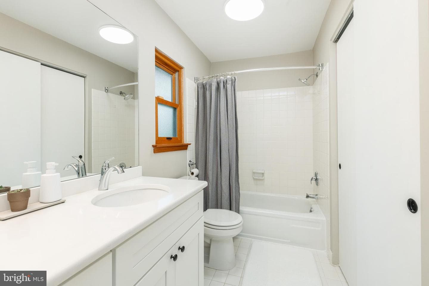 415 S Woodbine Avenue photo 31