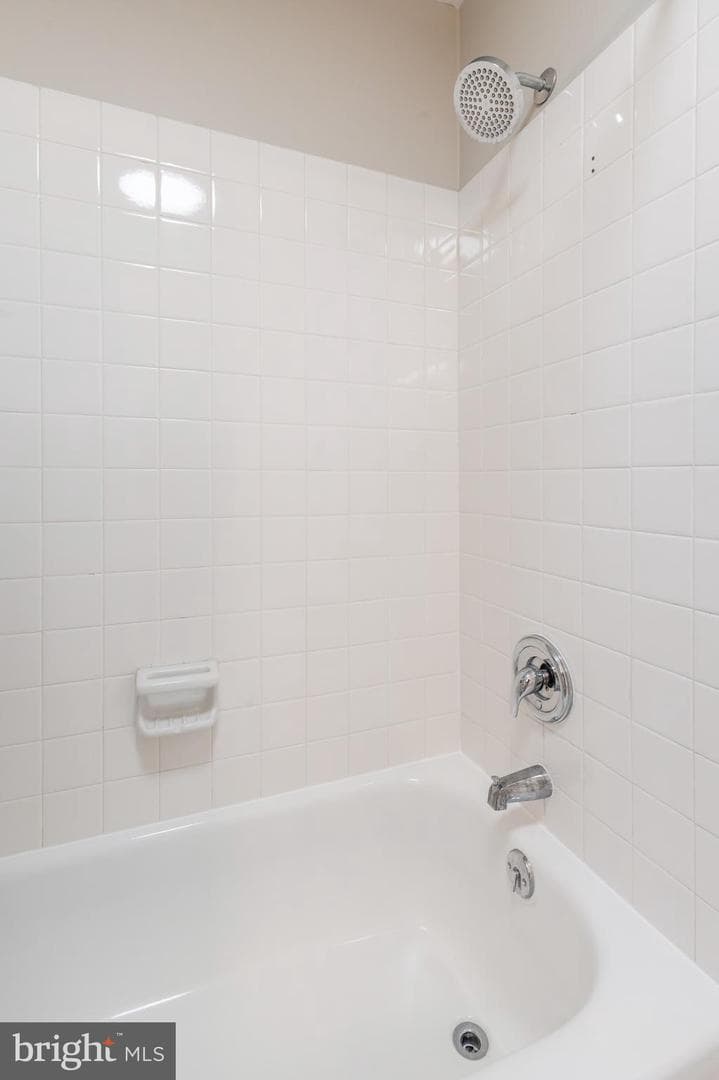 415 S Woodbine Avenue photo 32