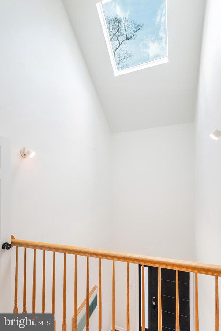 415 S Woodbine Avenue photo 34