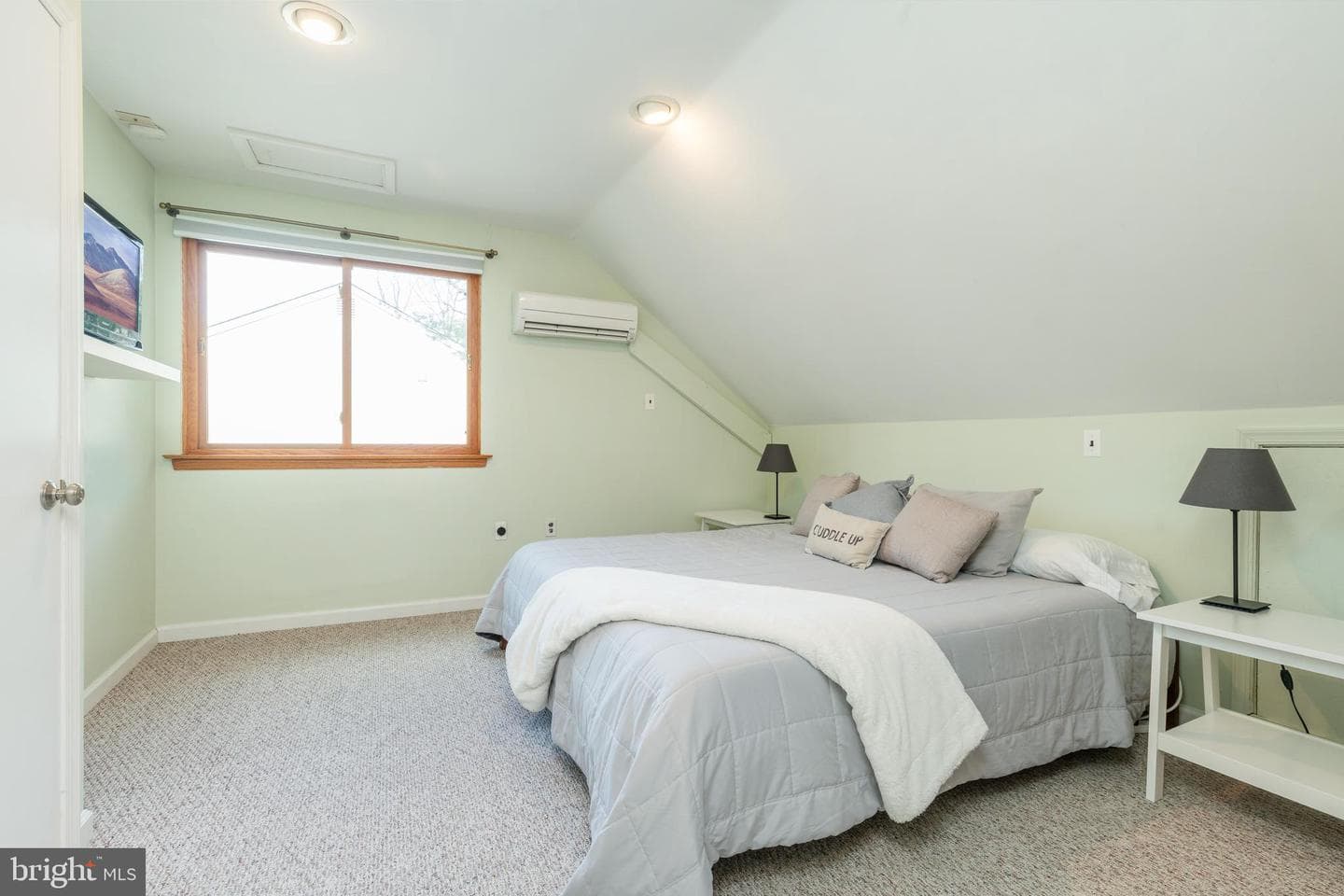 415 S Woodbine Avenue photo 39