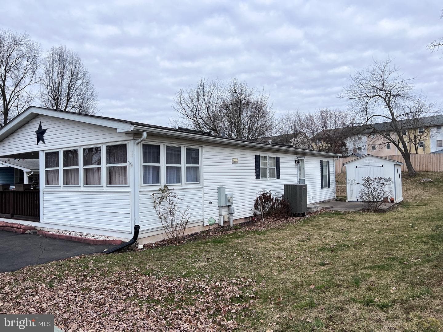 640 Apple Street photo 3