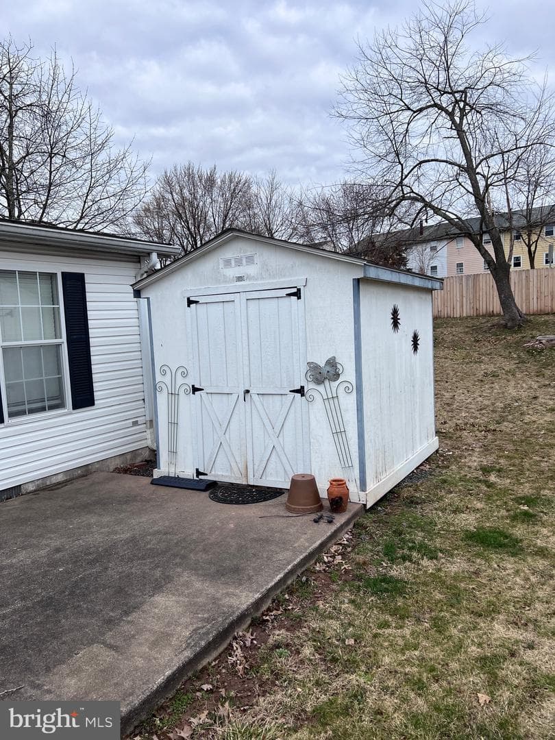 640 Apple Street photo 5