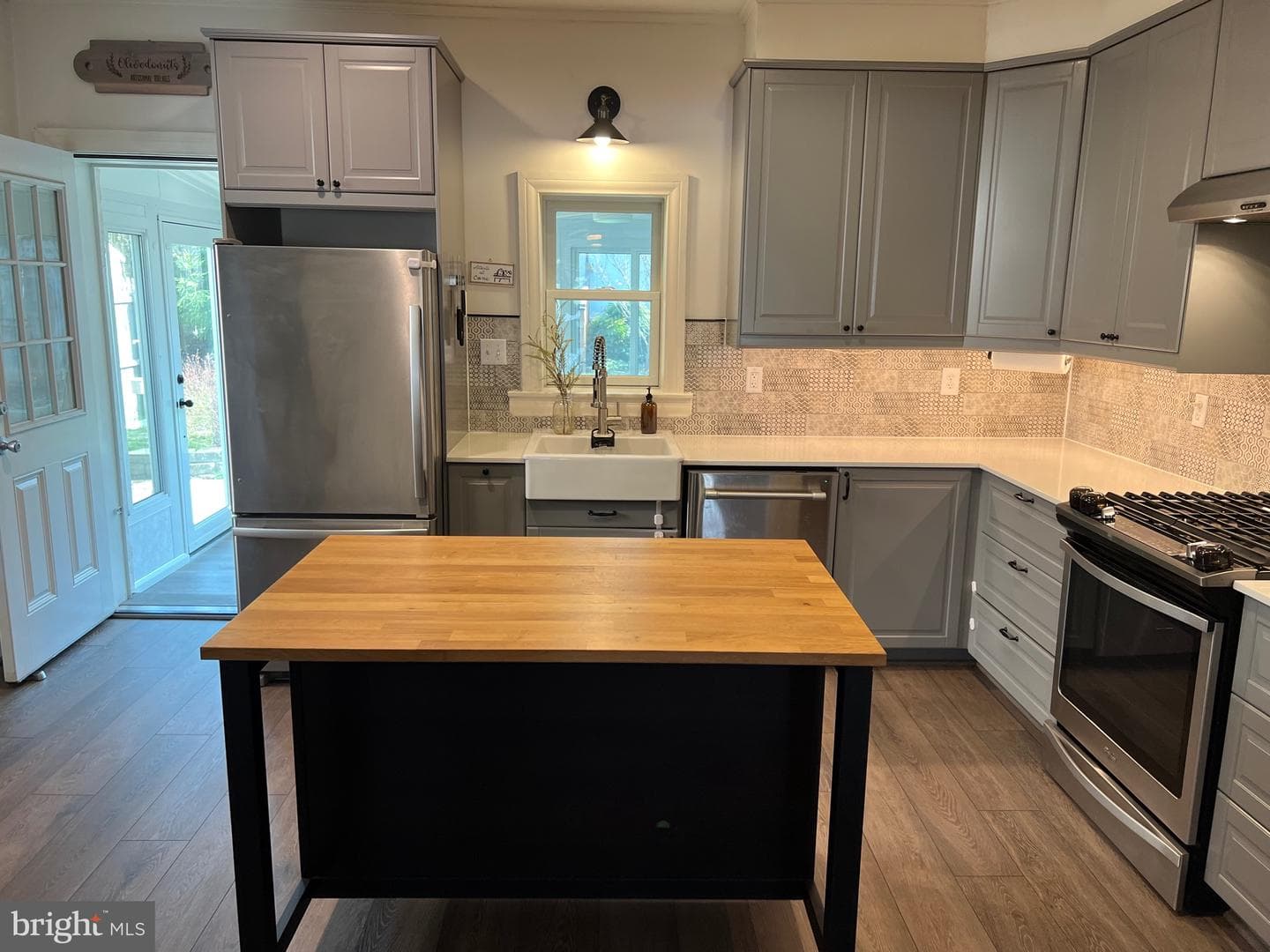 352 Coates Street photo 5