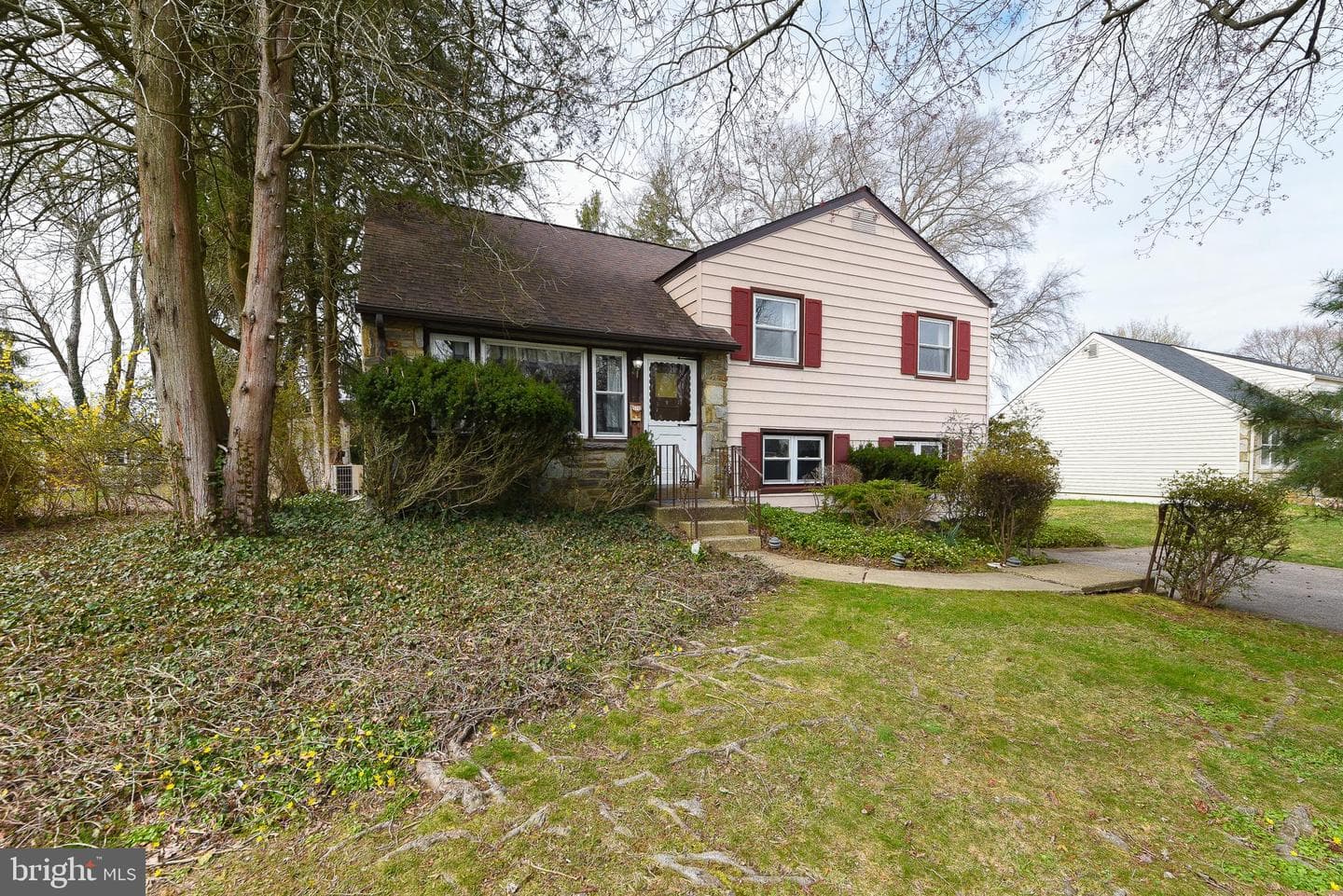 515 Bradford Road photo 1