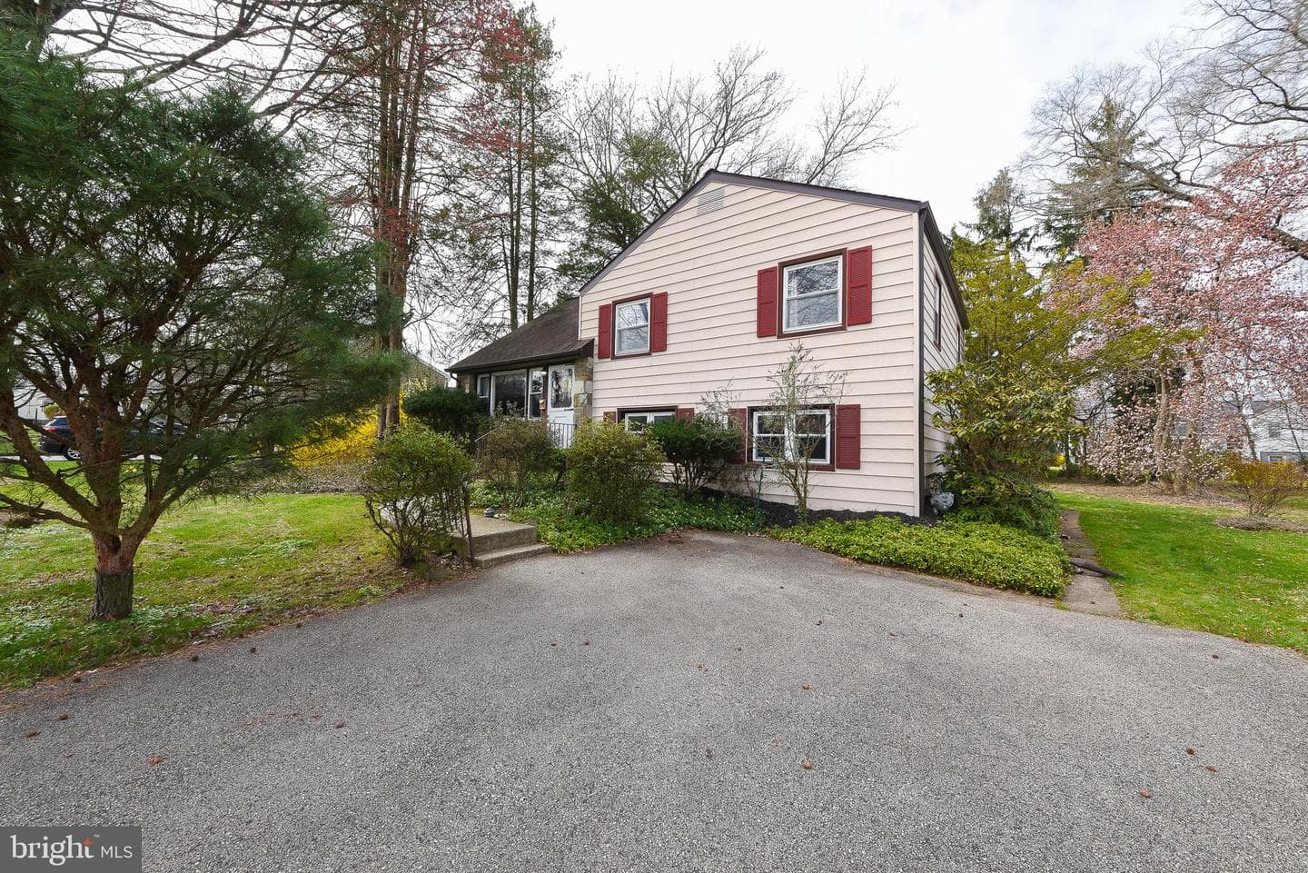 515 Bradford Road photo 2
