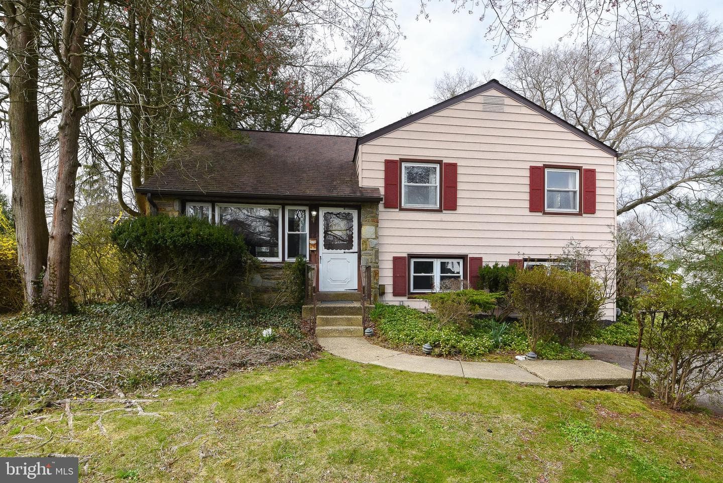 515 Bradford Road photo 3