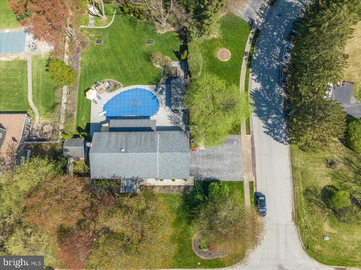 2743 Lantern Lane photo 32