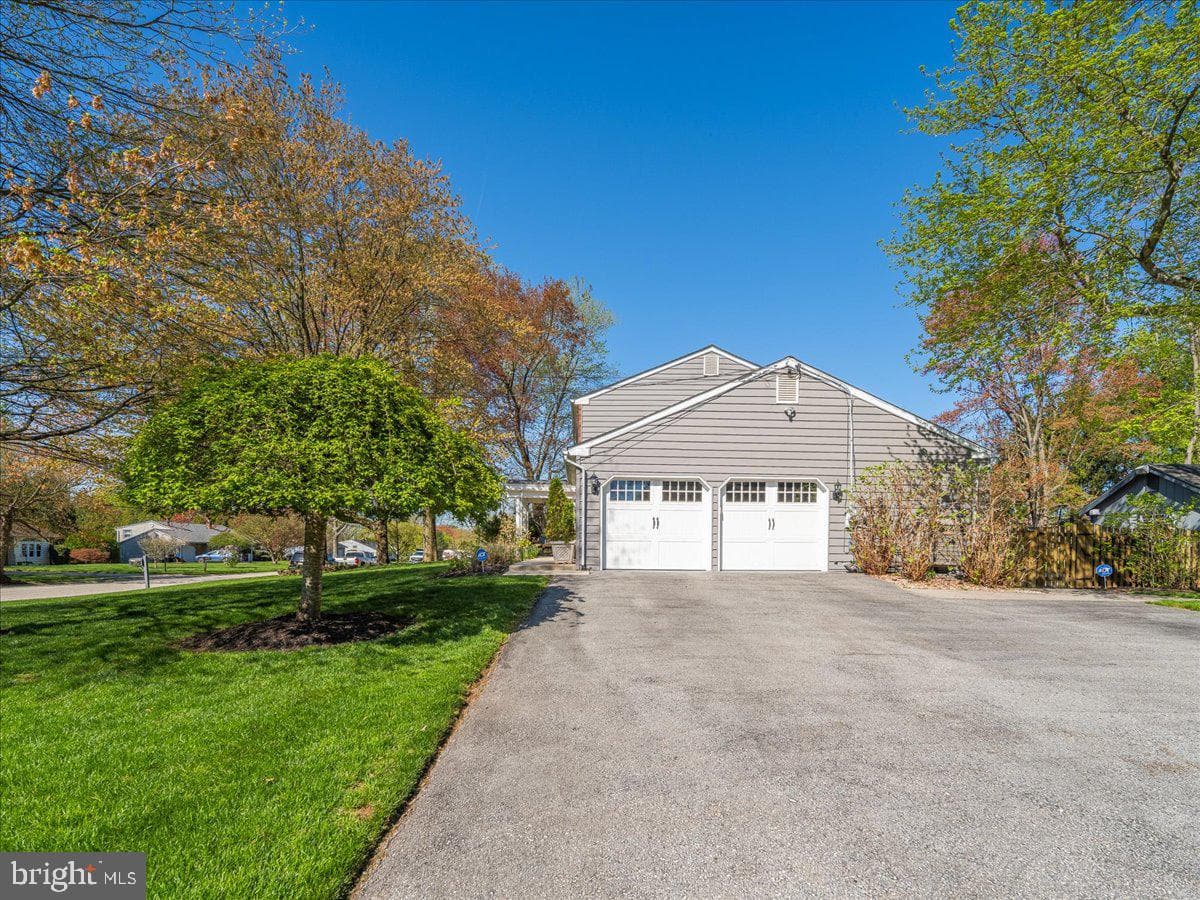 2743 Lantern Lane photo 4