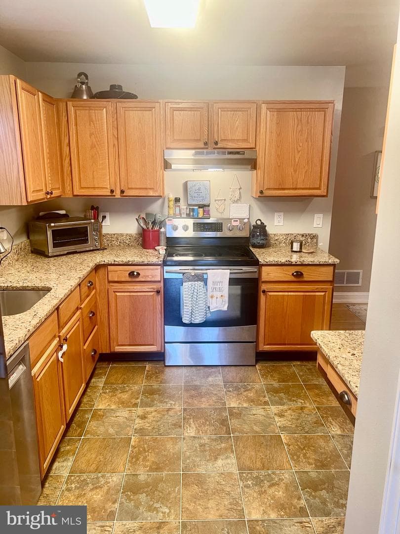 4251 Red Oak Court photo 8