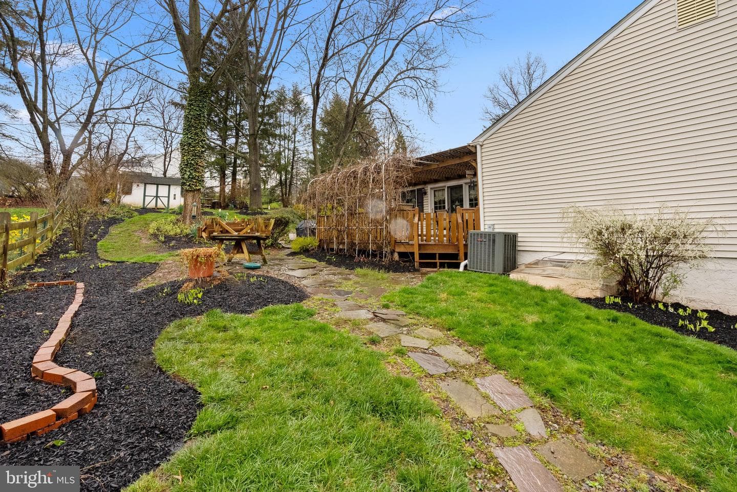 359 Stratford Avenue photo 42