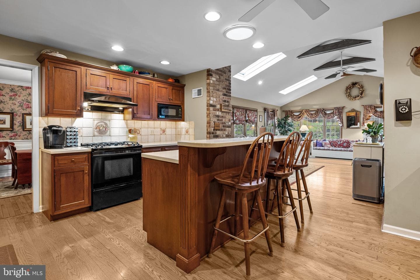 359 Stratford Avenue photo 8