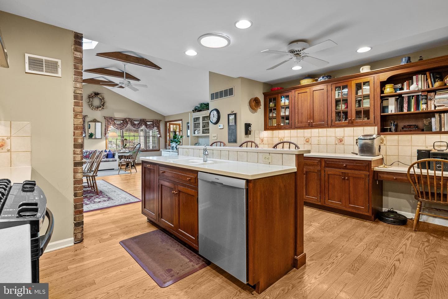 359 Stratford Avenue photo 9