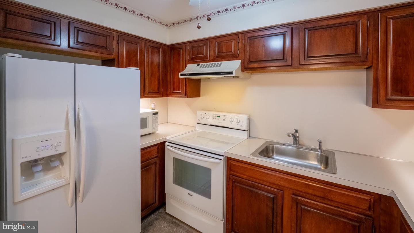 700 Farmington Avenue #54 photo 3
