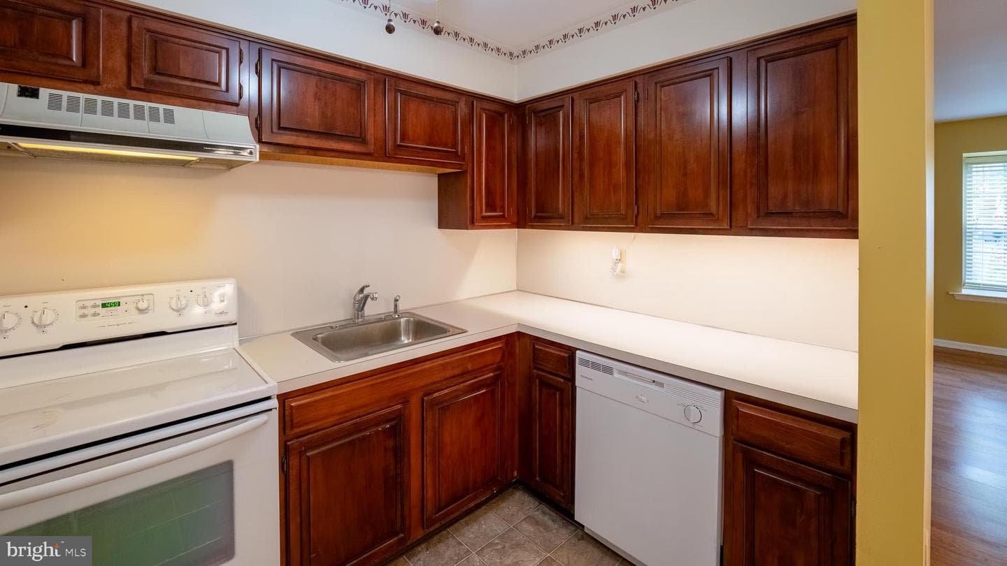 700 Farmington Avenue #54 photo 4