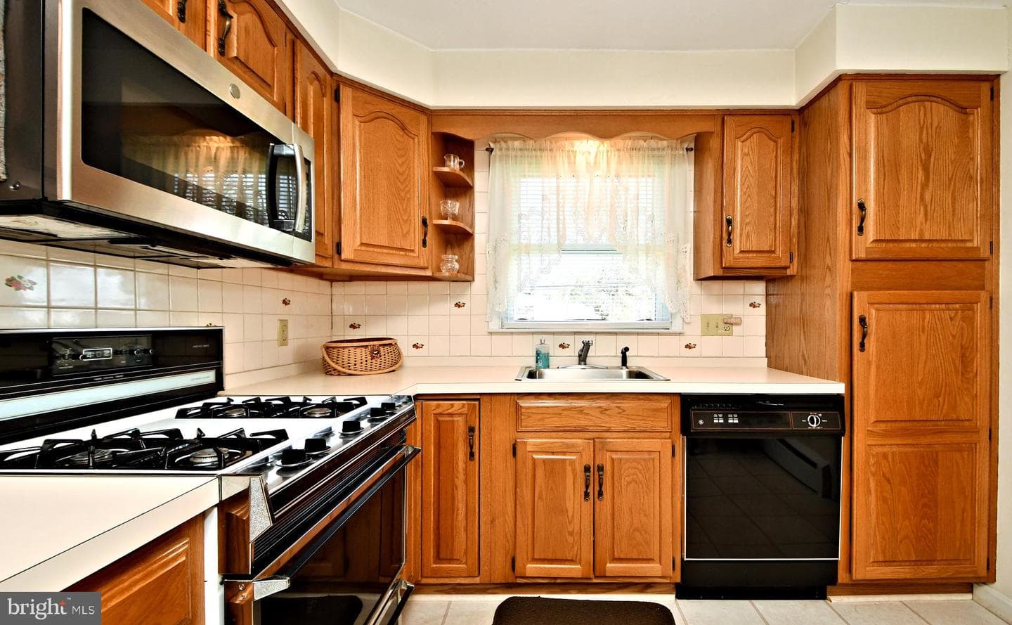1394 Pine Street photo 11